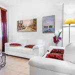 Local Apt Near City Lights 1
