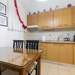 Local Apt Near City Lights 1